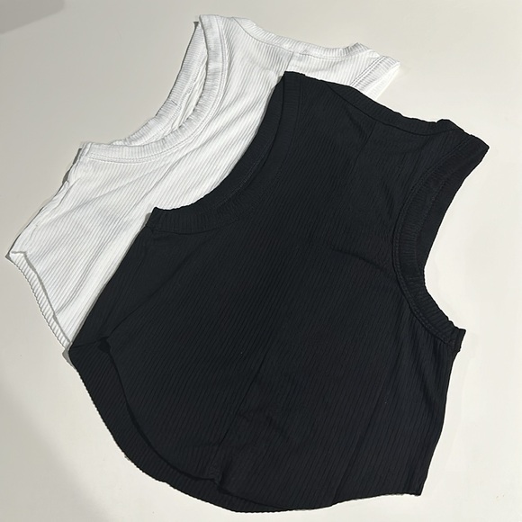 Bundle Of 2 Urban Outfitters Crop Tank Tops - Picture 7 of 11